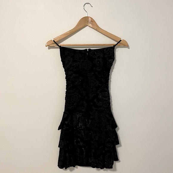 Le Chateau Early Y2K Strapless Dress - Picture 2 of 4